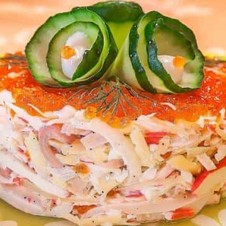 Слоеный салат из морепродуктов